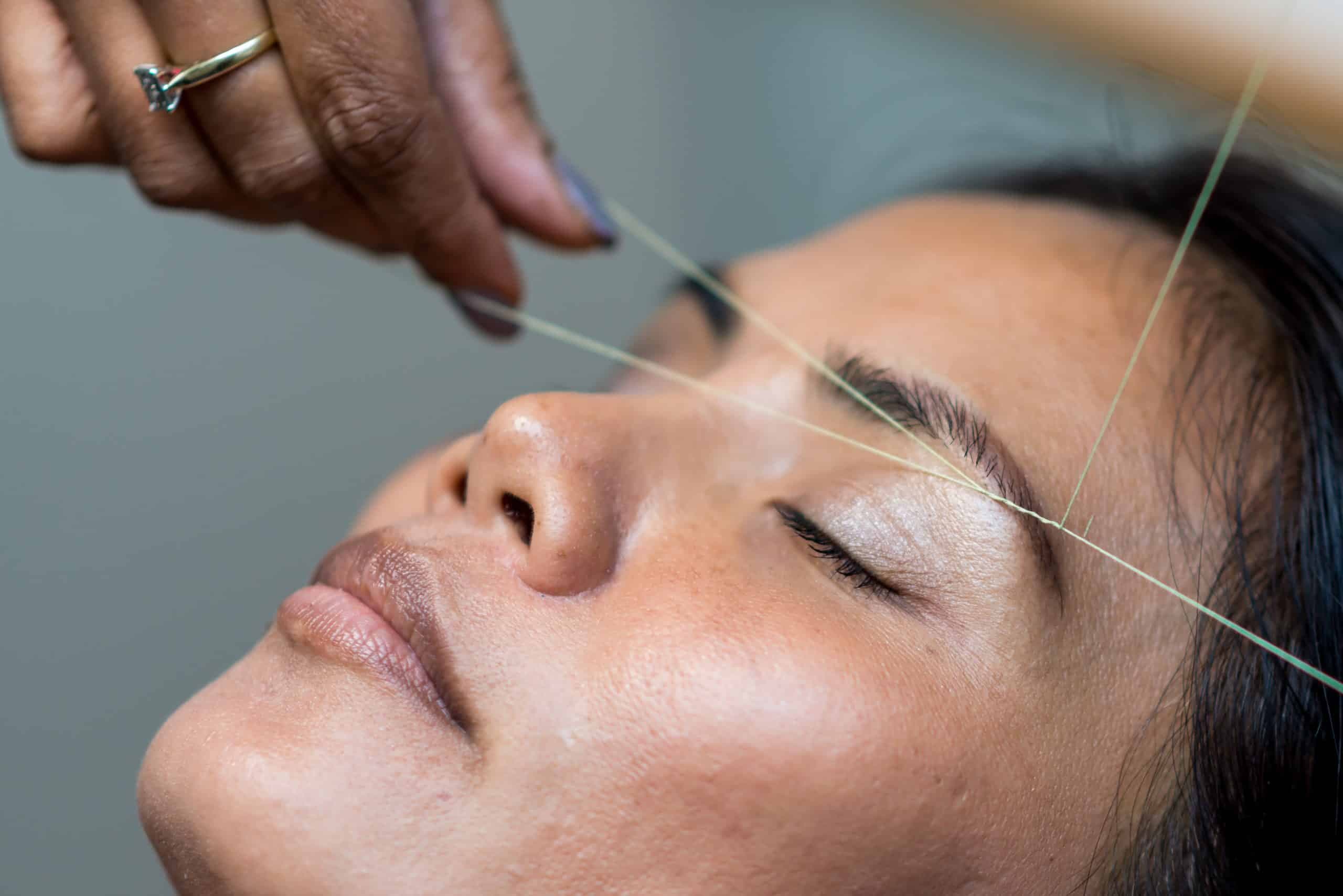 Rehaussement de cils, regard recourbé